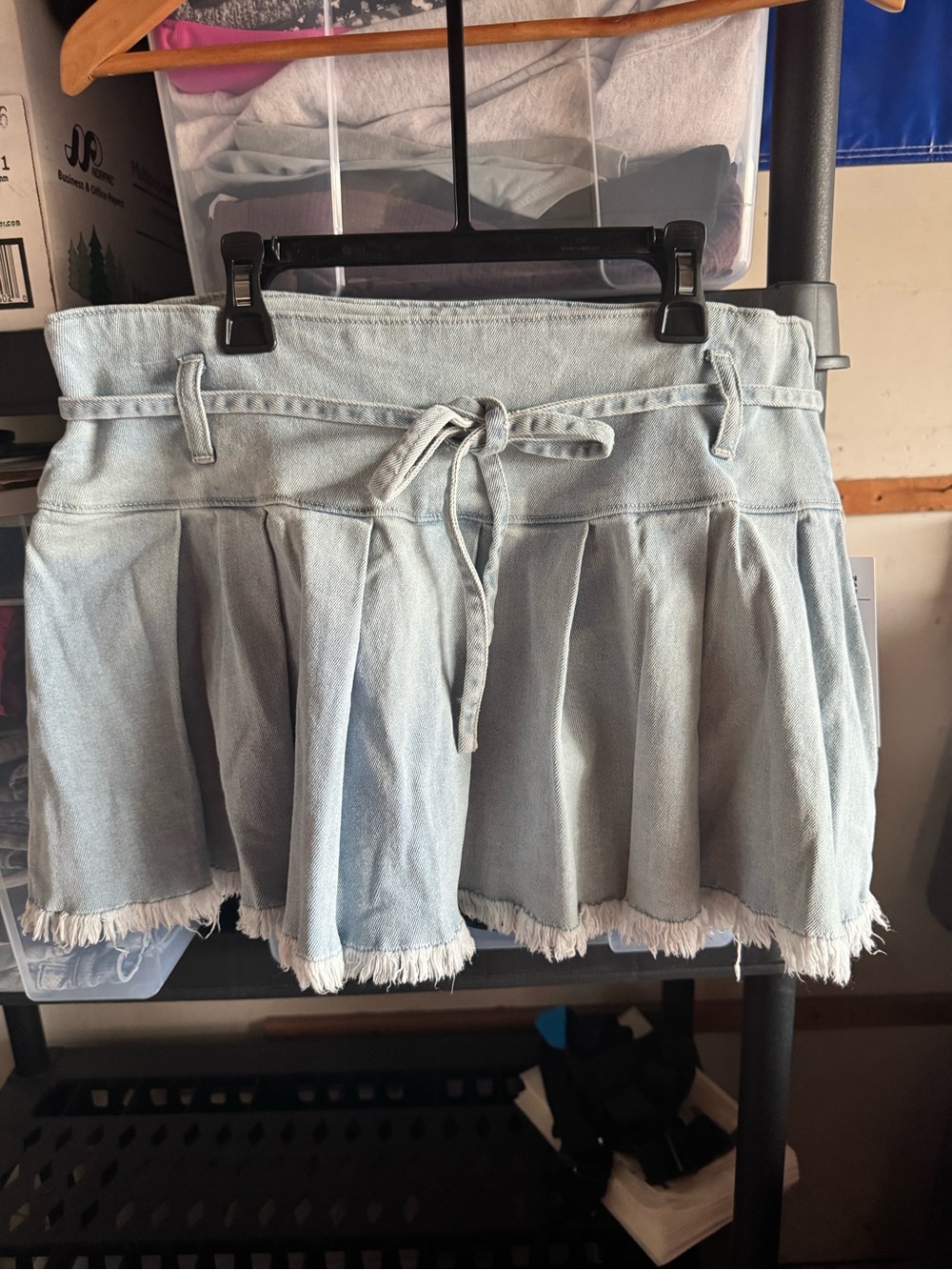 Steve Madden Light Wash Denim Pleated Tie-Waist Skort